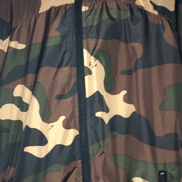 Forever 21 Camo Windbreaker - Picture 4 of 4